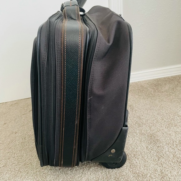 Longchamp Lugagage carry on with wheeels - Picture 4 of 16